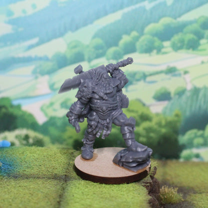 Gro’lok the Half-Orc Barbarian Chieftain – 32 mm Hero Miniature